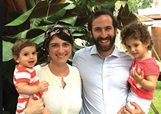 Rabbi Gabe Greenberg with wife & 2 kids